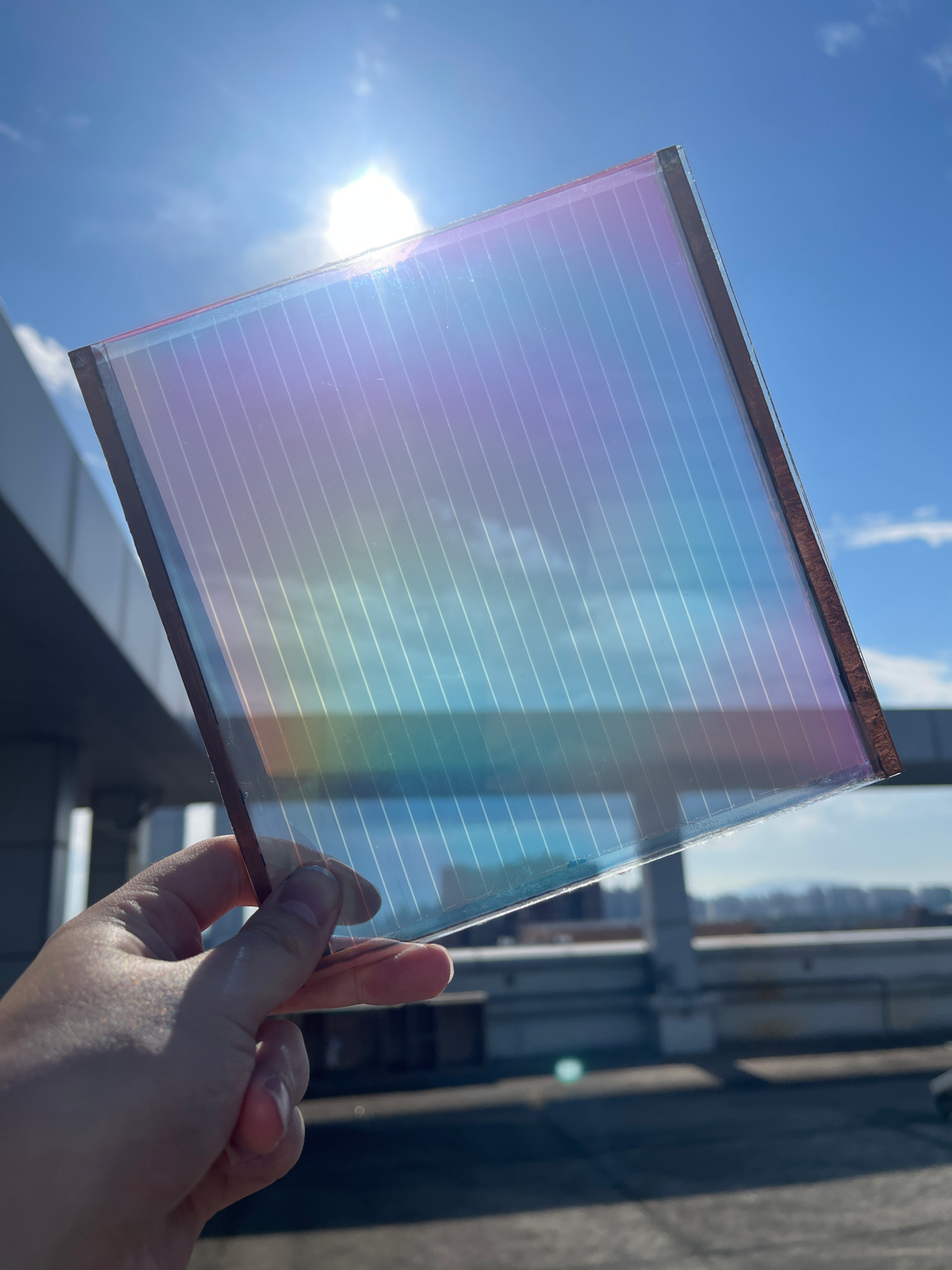 초경량 구조의 하이브리드 태양전지 필름 기술